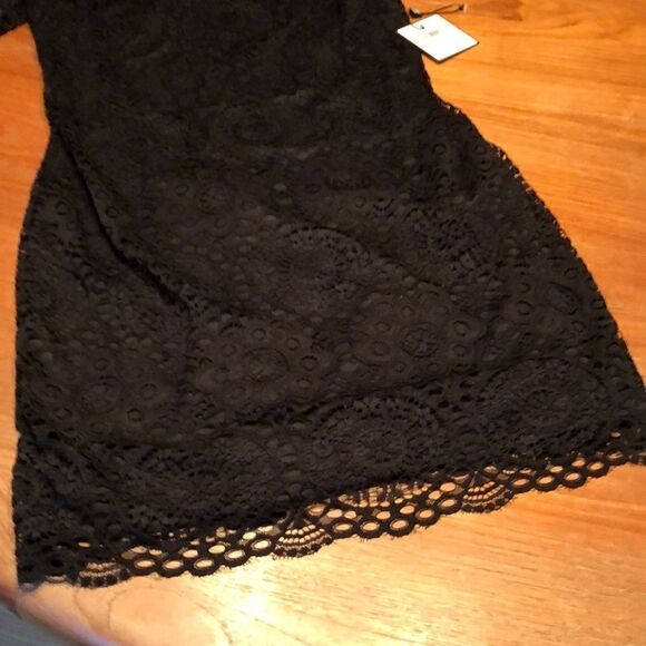 Laundry by Shelli Segal black, short sleeve lace dress Size 6P - Picture 4 of 7